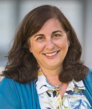 Portrait of Lauren Jennings